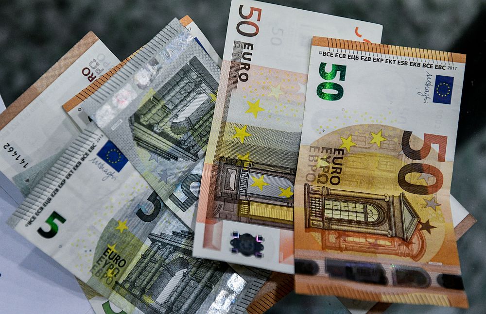 Ευρωβαρόμετρο: Οι Έλληνες στον πάτο της ΕΕ – Δεν μπορούν να πληρώσουν τους λογαριασμούς στο τέλος του μήνα