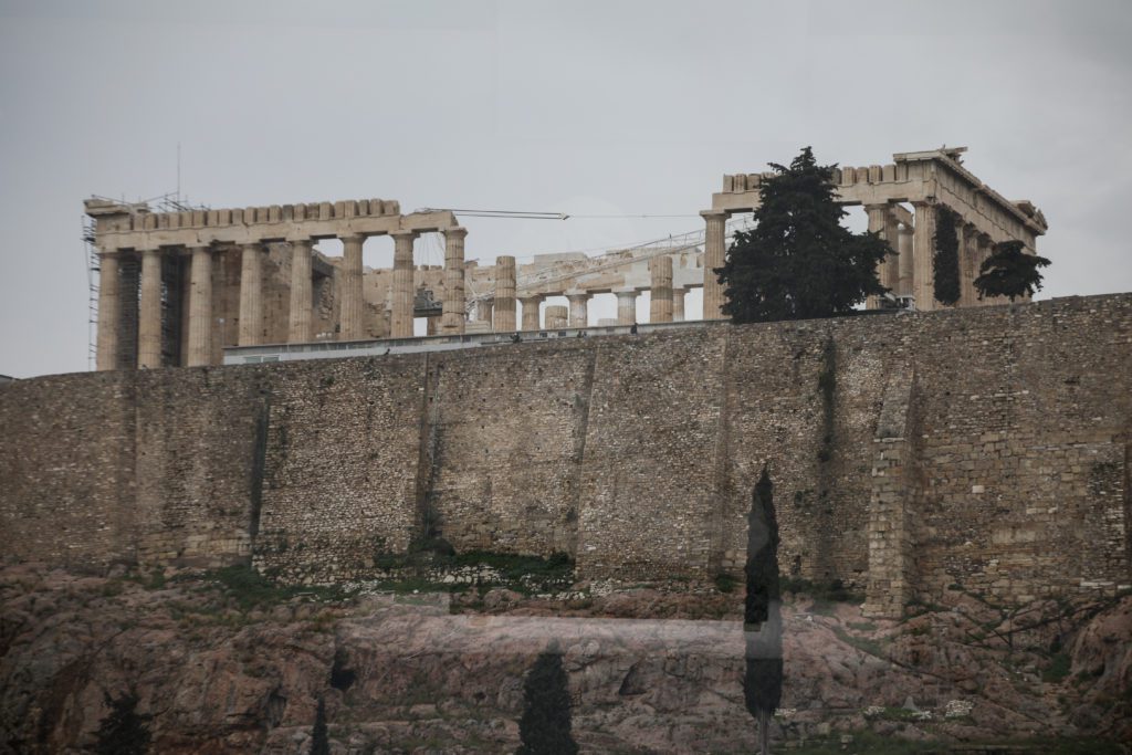 Ακρόπολη: Πριβέ ξεναγήσεις των 5.000 ευρώ με υπογραφή της κυβέρνησης Μητσοτάκη