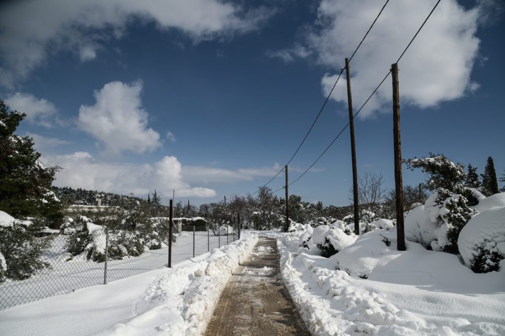 Καιρός: Xιόνια στα ορεινά και τσουχτερό κρύο πριν τη… νέα αλλαγή σκηνικού (Video)