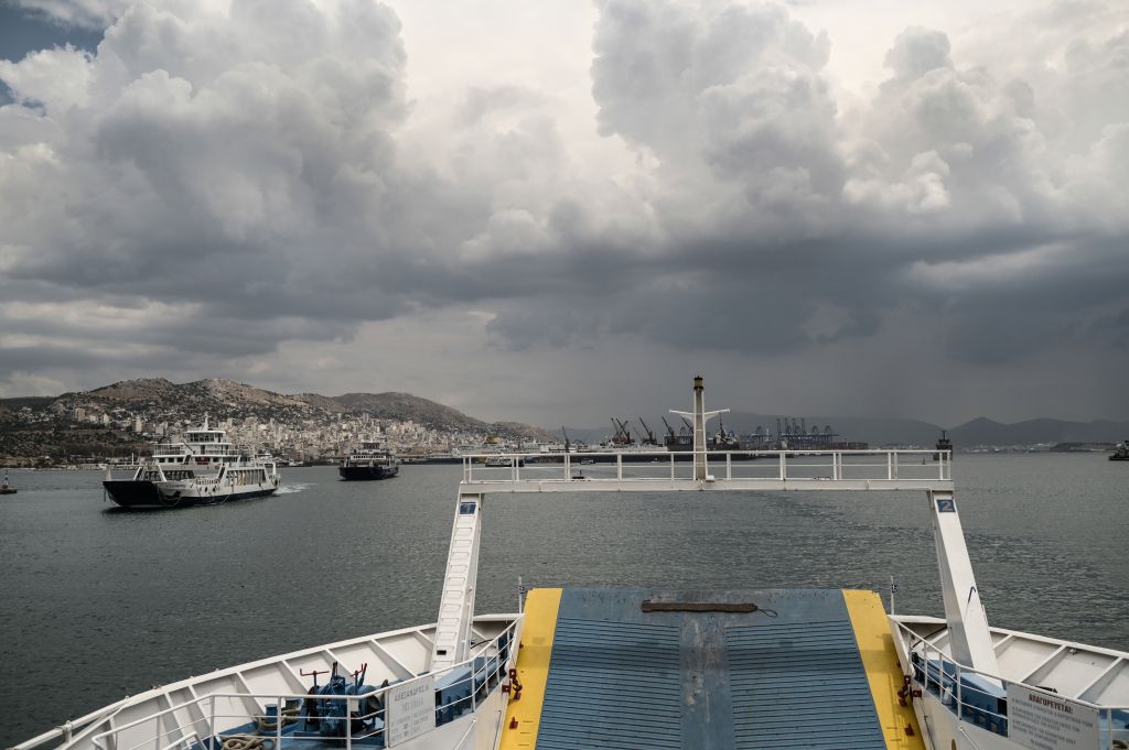 Συναγερμός στην Σαλαμίνα: Γυναίκα εντοπίστηκε νεκρή μέσα στο σπίτι της από πυροβολισμό