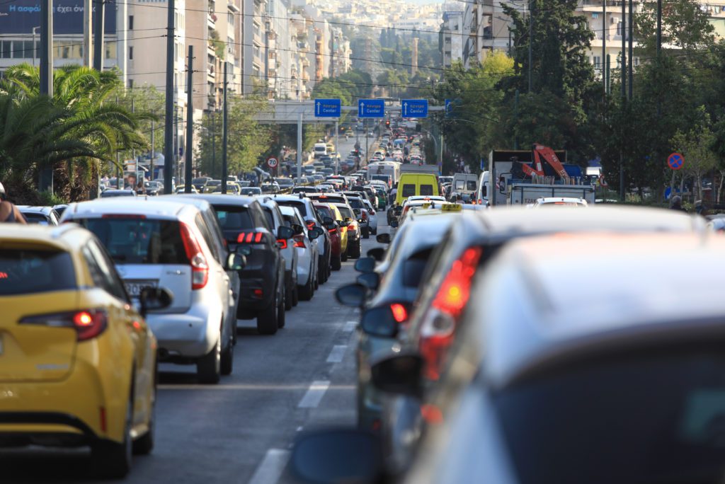 Τέλη κυκλοφορίας: Επιτελικό μπάχαλο – Η ΑΑΔΕ έστειλε ονοματεπώνυμα και username άλλων… οφειλετών