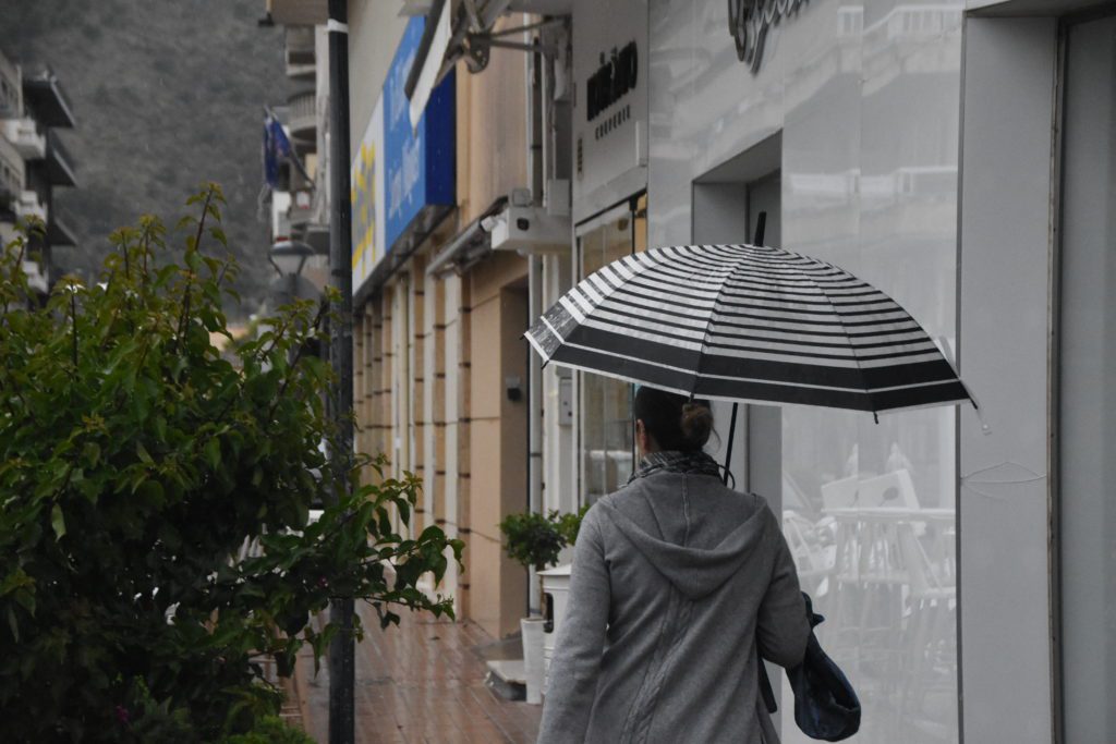 Καιρός: Έκτακτο δελτίο ΕΜΥ – Έρχονται καταιγίδες και χαλάζι – Ποιες περιοχές θα επηρεαστούν από το βράδυ (LIVE)