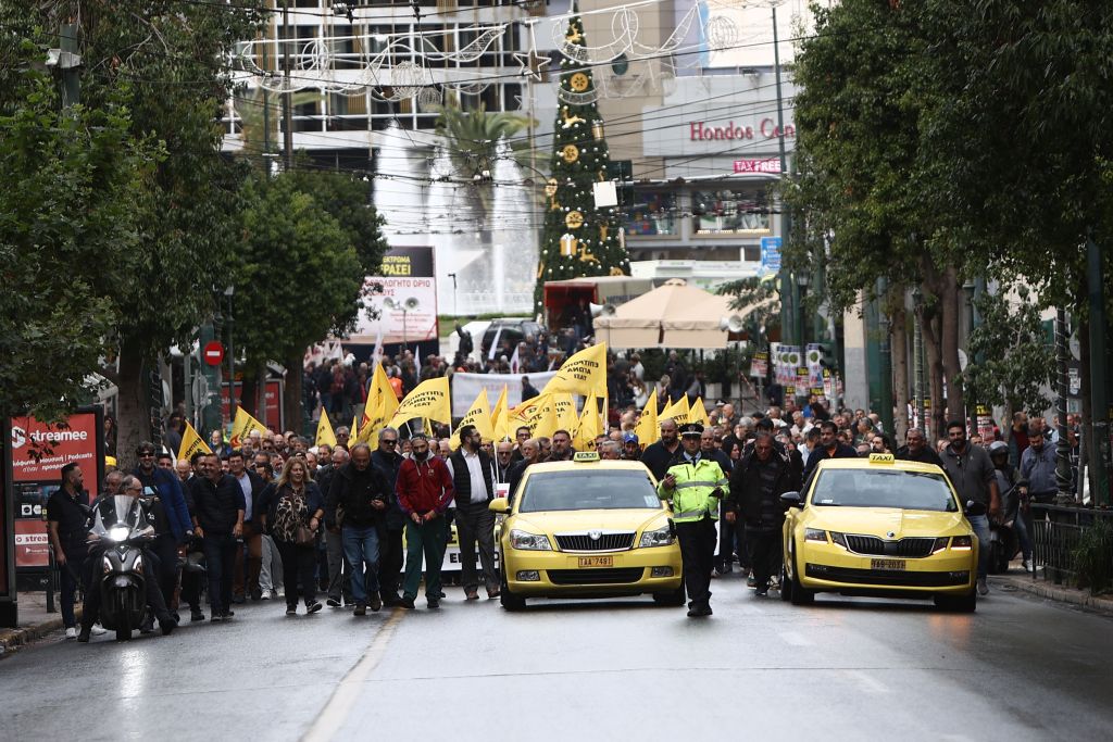 Χειρόφρενο και την Πέμπτη στα ταξί της Αθήνας – Παρατείνεται η απεργία