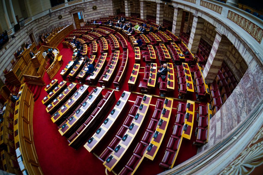 LIVE η «μάχη» στη Βουλή για το φορολογικό νομοσχέδιο