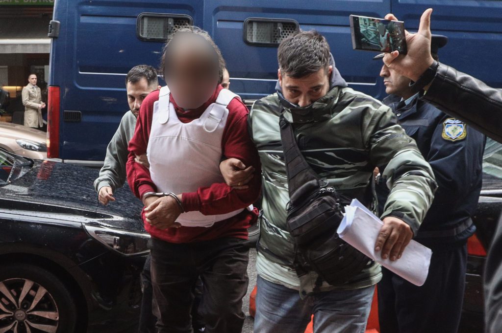 Σαλαμίνα: Στον εισαγγελέα ο 71χρονος καθ’ ομολογίαν γυναικοκτόνος – Τη σκότωσε και πήγε για καφέ