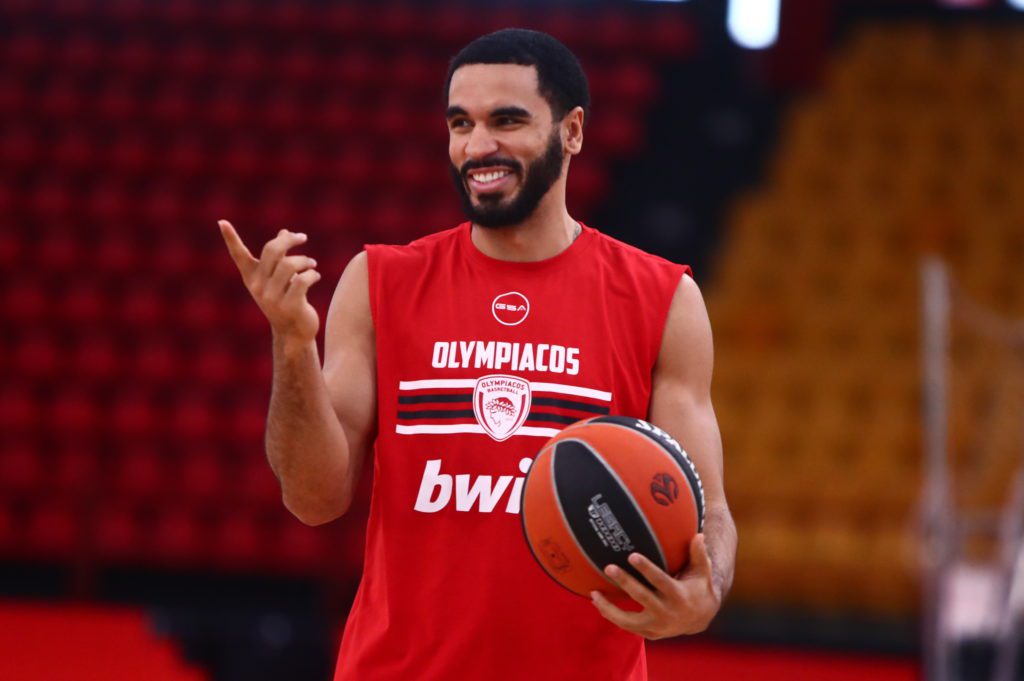 Ολυμπιακός: Έλληνας και επίσημα ο Ναζ Μήτρου-Λονγκ, πήρε διαβατήριο – Δηλώθηκε στην Basket League