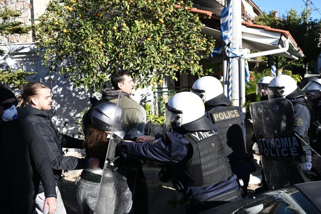 Μέχρι και οι αστυνομικοί εναντίον της κυβέρνησης για τους πλειστηριασμούς: «Με τους πολίτες, όχι με τα funds»