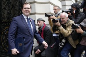 Βρετανία: Νέοι μπελάδες για τον Σούνακ &#8211; Παραιτήθηκε ο υπουργός Μετανάστευσης, Ρόμπερτ Τζένρικ