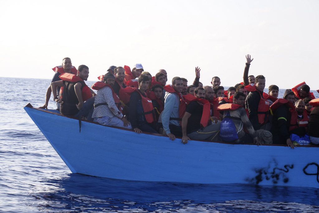 Γαύδος: Διάσωση 27 μεταναστών από ακυβέρνητο σκάφος