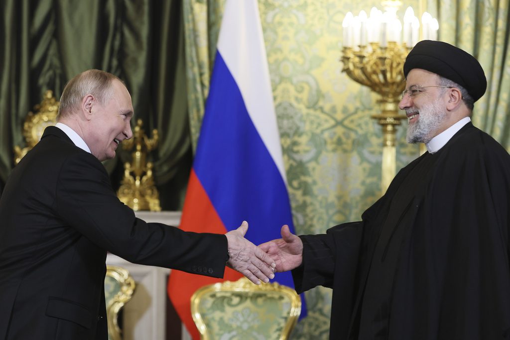 Ρωσία και Ιράν καταργούν το δολάριο στις μεταξύ τους εμπορικές συναλλαγές