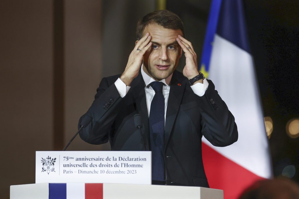 Διεθνής Τύπος: «Μακρόν, απέτυχα…» – Η γαλλική κυβέρνηση αναζητά διέξοδο από το τέλμα