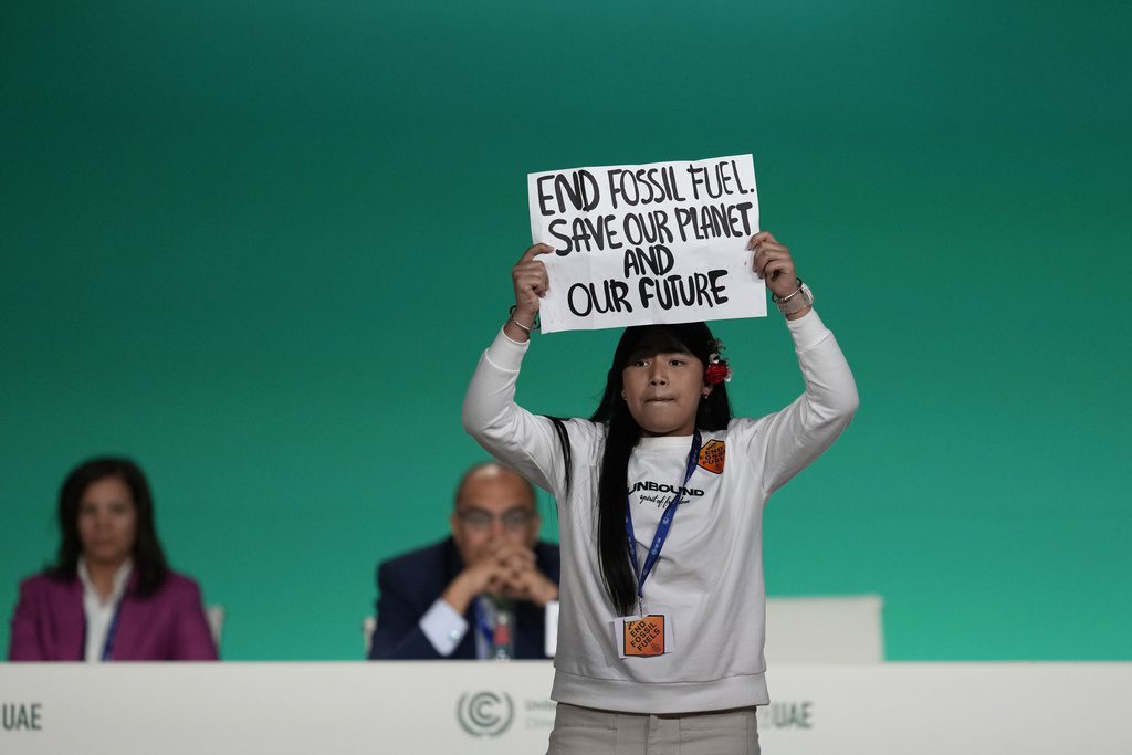 COP28: Συμφωνία για τη σταδιακή μετάβαση, με αστερίσκους και αγκάθια