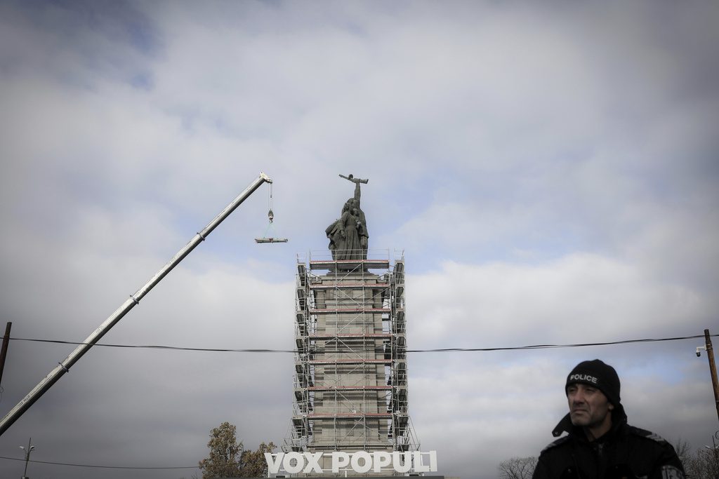 Το ΚΚΕ καταγγέλλει την καταστροφή αντιφασιστικού μνημείου στη Σόφια