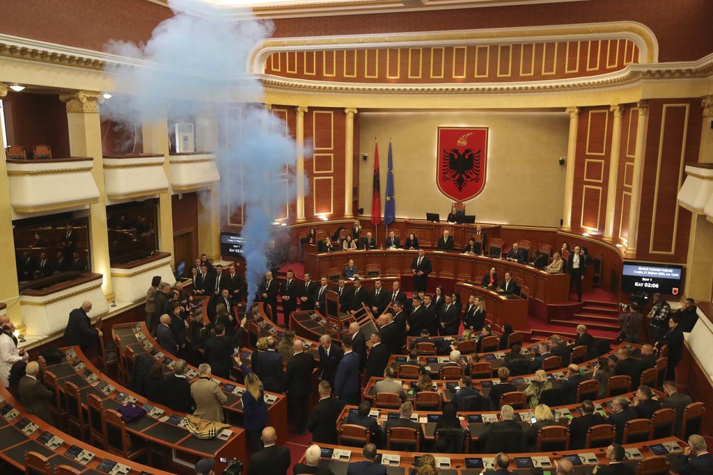 Αλβανία: Το κοινοβούλιο αίρει την ασυλία του Σαλί Μπερίσα (Photos-Video)