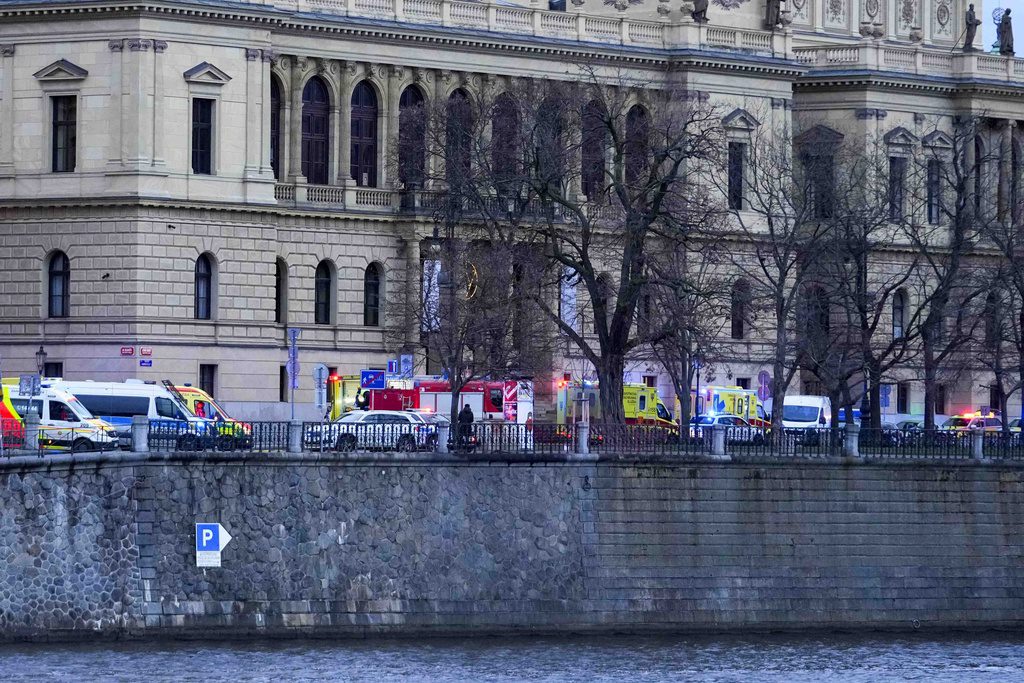 Τσεχία: Πυροβολισμοί στην Πράγα με νεκρούς και τραυματίες – Οι πρώτες εικόνες (Video)