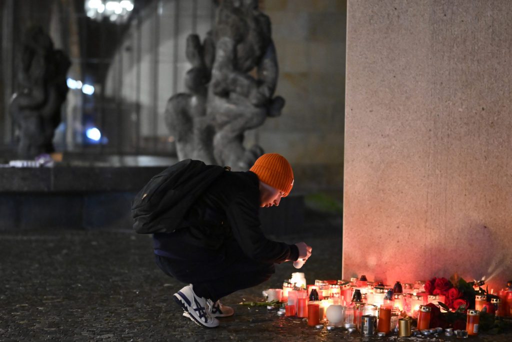 Πράγα: «Είχαμε περάσει από το σημείο λίγο νωρίτερα» – Έλληνας περιγράφει τις στιγμές μετά τη φονική επίθεση (Video)