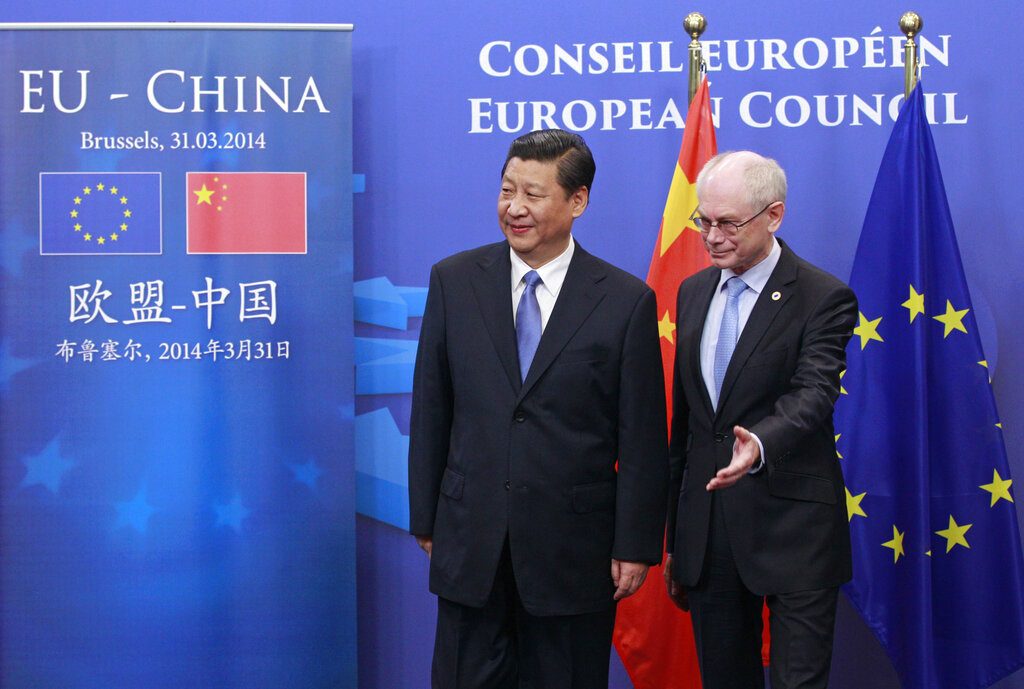 Σύσφιξη διπλωματικών σχέσεων: H EE επιθυμεί την επίλυση των «διαφορών» με την Κίνα