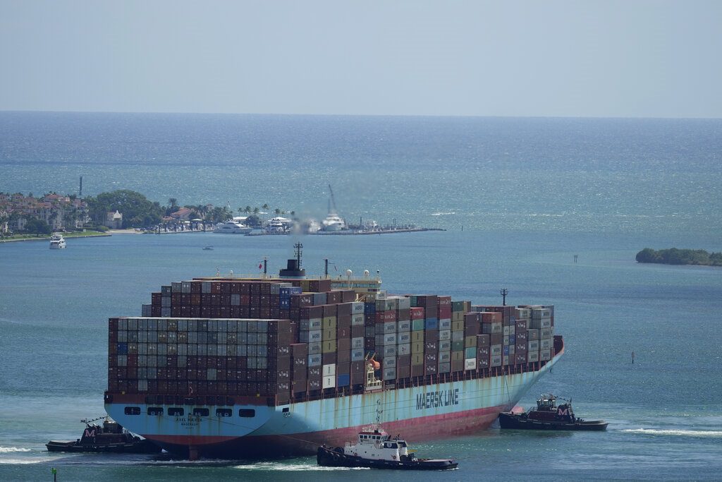 Διεθνείς μεταφορές: Η Maersk θα κάνει το γύρο της Αφρικής για να αποφύγει τους Χούτι