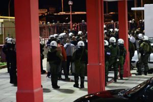 Επεισόδια στον Ρέντη: Παραμένει σε κρίσιμη κατάσταση ο αστυνομικός &#8211; Τι αναφέρει το νέο ιατρικό ανακοινωθέν