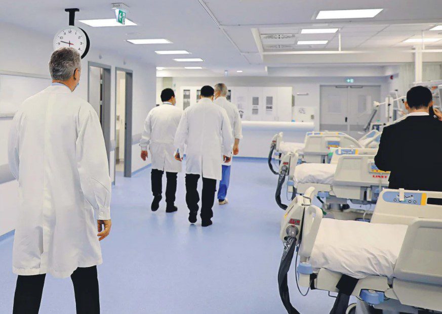 Νοσοκομεία: Δίνουν αυξήσεις στους διοικητές για να βλέπουν το ΕΣΥ να καταρρέει