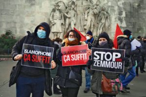 Κύμα ισλαμοφοβίας σαρώνει τη Δύση
