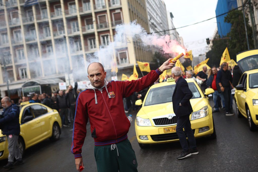 Ταξί: 48ωρες απεργίες σε όλη τη χώρα για το ασφαλιστικό – Πότε απεργούν στην Αττική