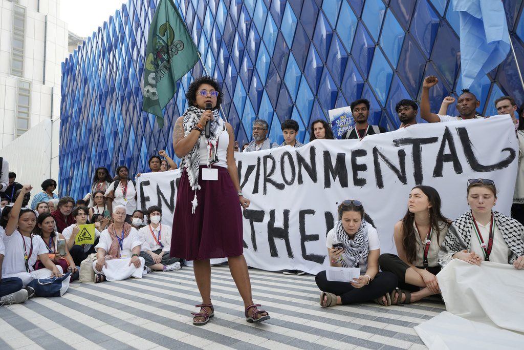 COP28: Υποσιτισμό και ελονοσία φέρνει η κλιματική αλλαγή – Ποια μέτρα απαίτησαν γιατροί και ακτιβιστές