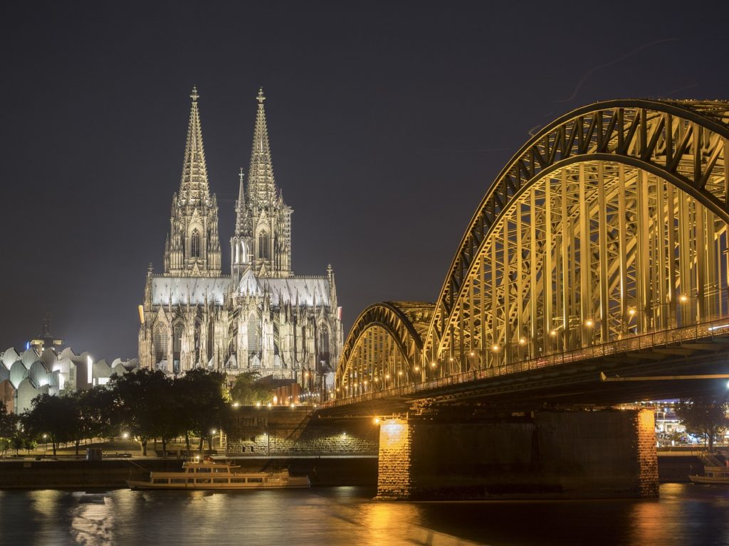 Γερμανία: 3 συλλήψεις υπόπτων για σχέδιο επίθεσης κατά του καθεδρικού ναού της Κολωνίας