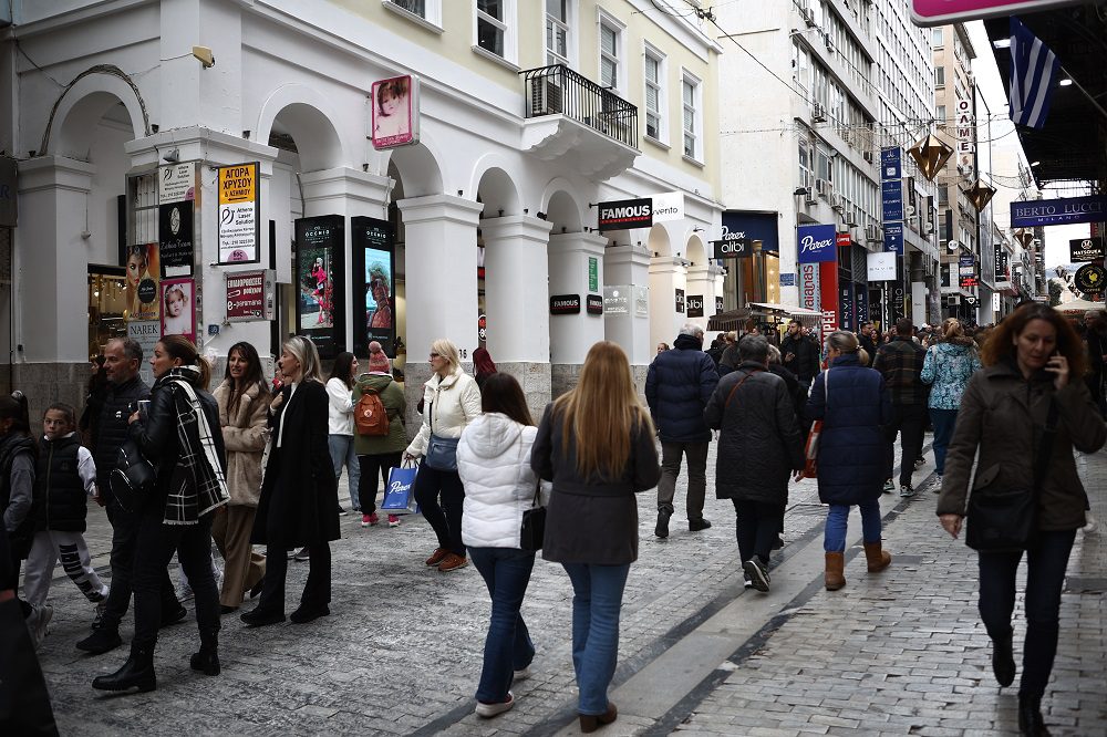 Εορταστικό ωράριο: Πότε κατεβάζουν ρολά τα καταστήματα σήμερα Κυριακή