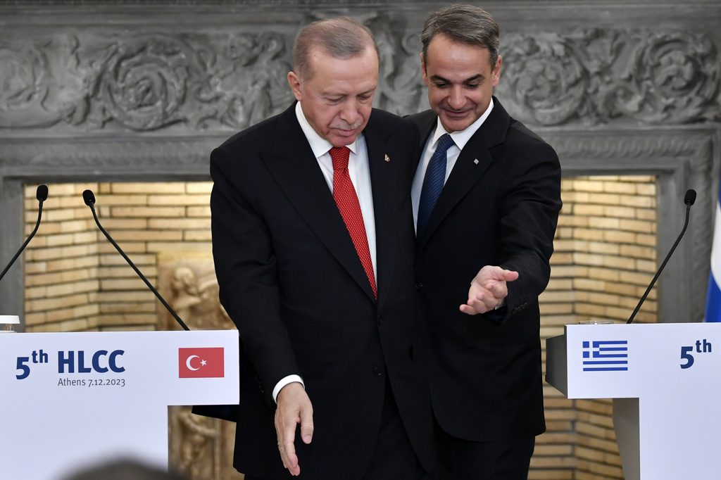 Ελληνοτουρκικές σχέσεις: «Κωλοτούμπα» Ερντογάν όπως λέει ο Άδωνης ή κράτα μικρό καλάθι;
