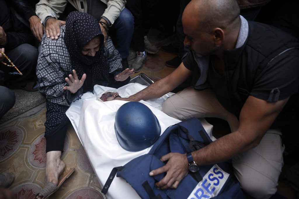 Γάζα: Κηδεύτηκε ο εικονολήπτης του Αλ Τζαζίρα που σκοτώθηκε από ισραηλινό πλήγμα