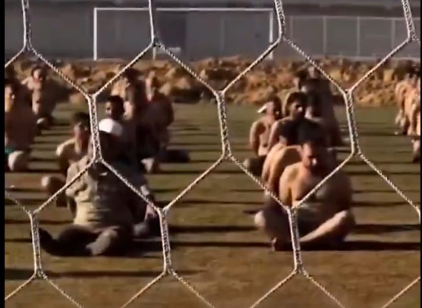 Γάζα: Στρατόπεδο συγκέντρωσης με γυμνούς κρατούμενους, μικρά παιδιά και… ελληνική σημαία (Video)