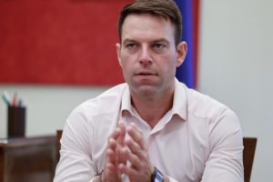 Στέφανος Κασσελάκης: Επίσκεψη στο εργοστάσιο της ΛΑΡΚΟ την Παρασκευή