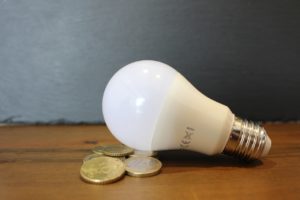 Ηλεκτρικό ρεύμα: Στα φετινά επίπεδα οι τιμές και στις αρχές του 2024 &#8211; Τι πρέπει να προσέξουμε με τα νέα «έγχρωμα» τιμολόγια
