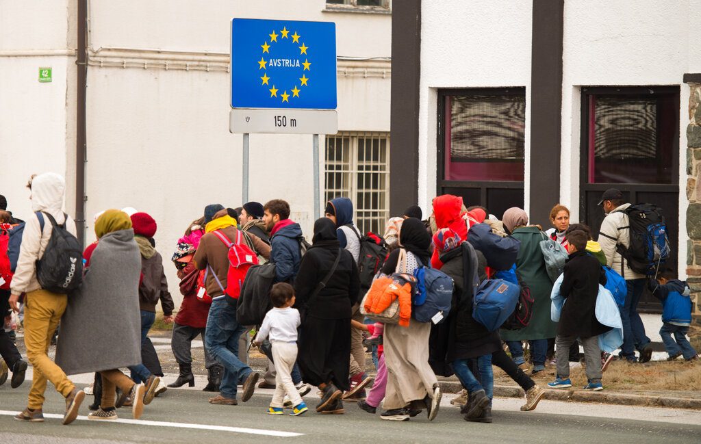 Ευρωπαϊκή Ενωση: Αρχική συμφωνία για το μεταναστευτικό  – Προειδοποιήσεις από ΜΚΟ