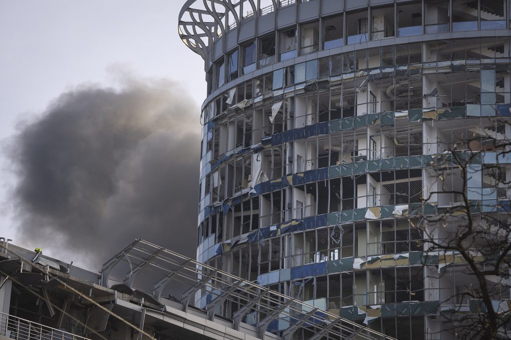 «Χρήματα επειγόντως» ζητά η Ουκρανία από τις ΗΠΑ – Νέα ρωσικά πλήγματα