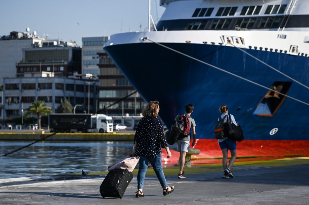 Λιμάνια: Ξεκινούν τα δρομολόγια από τον Πειραιά στις 5.30 το απόγευμα