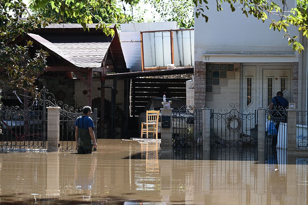 Το υπουργείο Περιβάλλοντος παραδέχεται ότι έχουν αφήσει χωρίς ρεύμα 93 πλημμυροπαθείς αγρότες στη Θεσσαλία