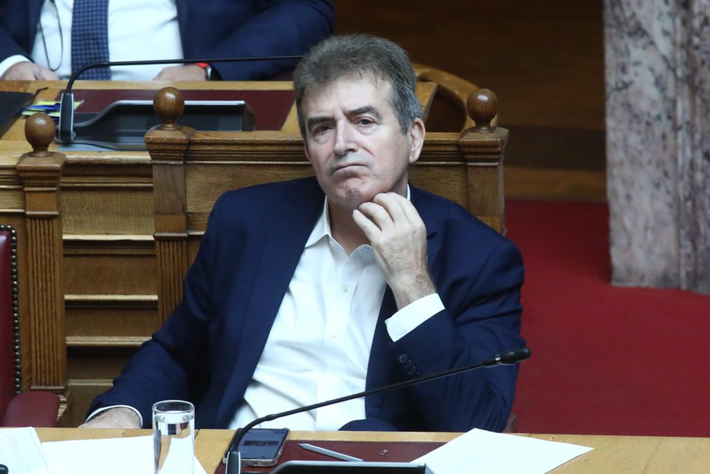 Χρυσοχοΐδης στο Προστασίας του Πολίτη: Το 2021 αποπέμφθηκε ως «αποτυχημένος», το 2023 επιστρέφει «ξεθωριασμένος»