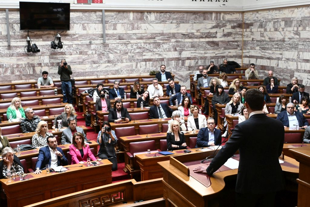 Στη Βουλή η πρόταση νόμου του ΣΥΡΙΖΑ για τα ομόφυλα ζευγάρια