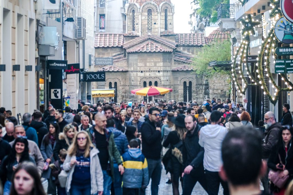 Κλειστά την Τρίτη τα εμπορικά καταστήματα – Πότε ξεκινούν οι εκπτώσεις