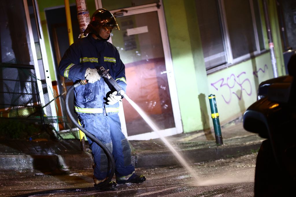 Ίλιον: Ισχυρή έκρηξη τα ξημερώματα σε ξυλουργείο – Άγνωστοι τοποθέτησαν εκρηκτικό μηχανισμό