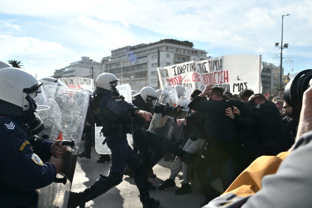 Ιδιωτικά πανεπιστήμια: Σε τροχιά μετωπικής σύγκρουσης με φοιτητές και ακαδημαϊκή κοινότητα η κυβέρνηση