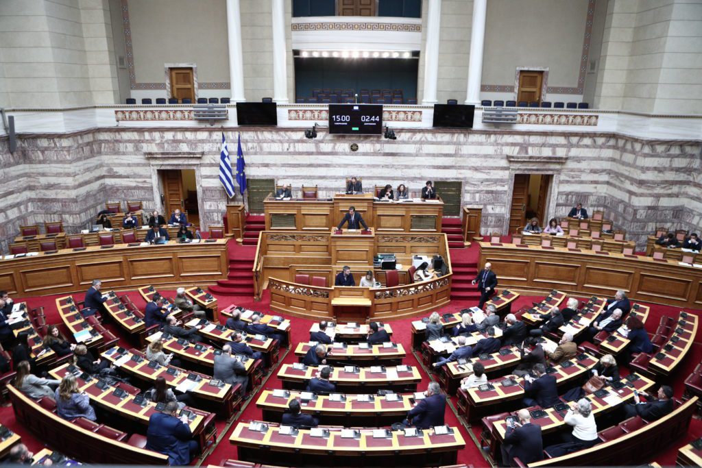 Επιστολική ψήφος: Τρεις ενστάσεις αντισυνταγματικότητας – Απάντηση για τις τροπολογίες του ζητά ο ΣΥΡΙΖΑ