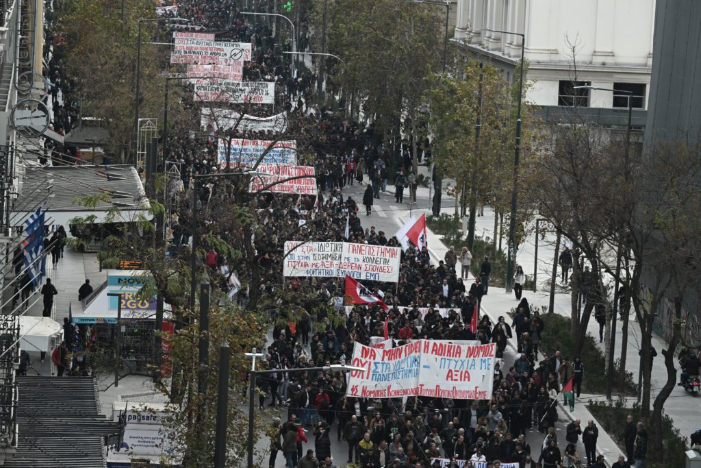 ΣΥΡΙΖΑ: «Στο πρόσωπο της νέας γενιάς βρήκε τον “μεγάλο εχθρό” της Δημοκρατίας η κυβέρνηση»