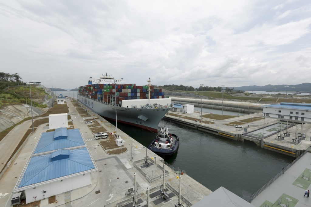 Παγκόσμιο εμπόριο: Οι μεγάλες απειλές στις θαλάσσιες διαδρομές – Τι συμβαίνει σε Παναμά και Ορμούζ