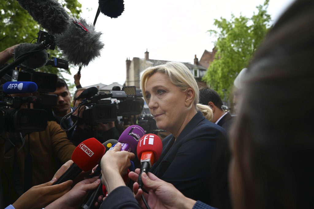 Γαλλία: Tο ακροδεξιό κόμμα της Λεπέν πρώτο στις ευρωεκλογές, προβλέπει νέα δημοσκόπηση