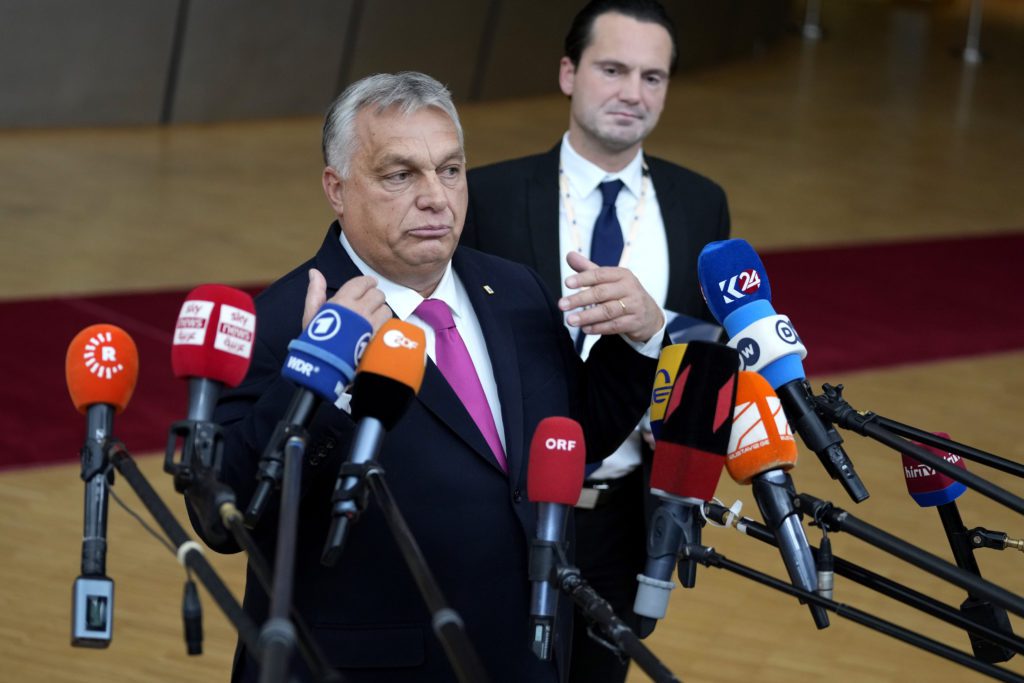 Η ΕΕ απειλεί με οικονομικό «σαμποτάζ» την Ουγγαρία εάν επιμείνει στο βέτο εναντίον του Ζελένσκι