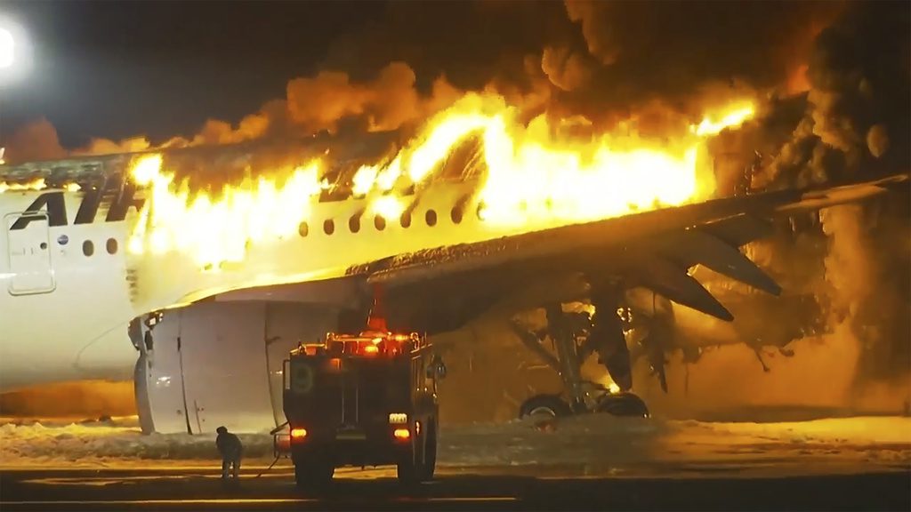 Ιαπωνία: Οι πιλότοι δεν γνώριζαν για τη φωτιά στο αεροσκάφος (Video)