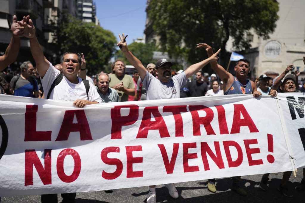 Αργεντινή: Ηχηρό «όχι» χιλιάδων πολιτών στα μέτρα-σοκ του Μιλέι – «Δεν μπορούμε να ζούμε έτσι» (Photos)
